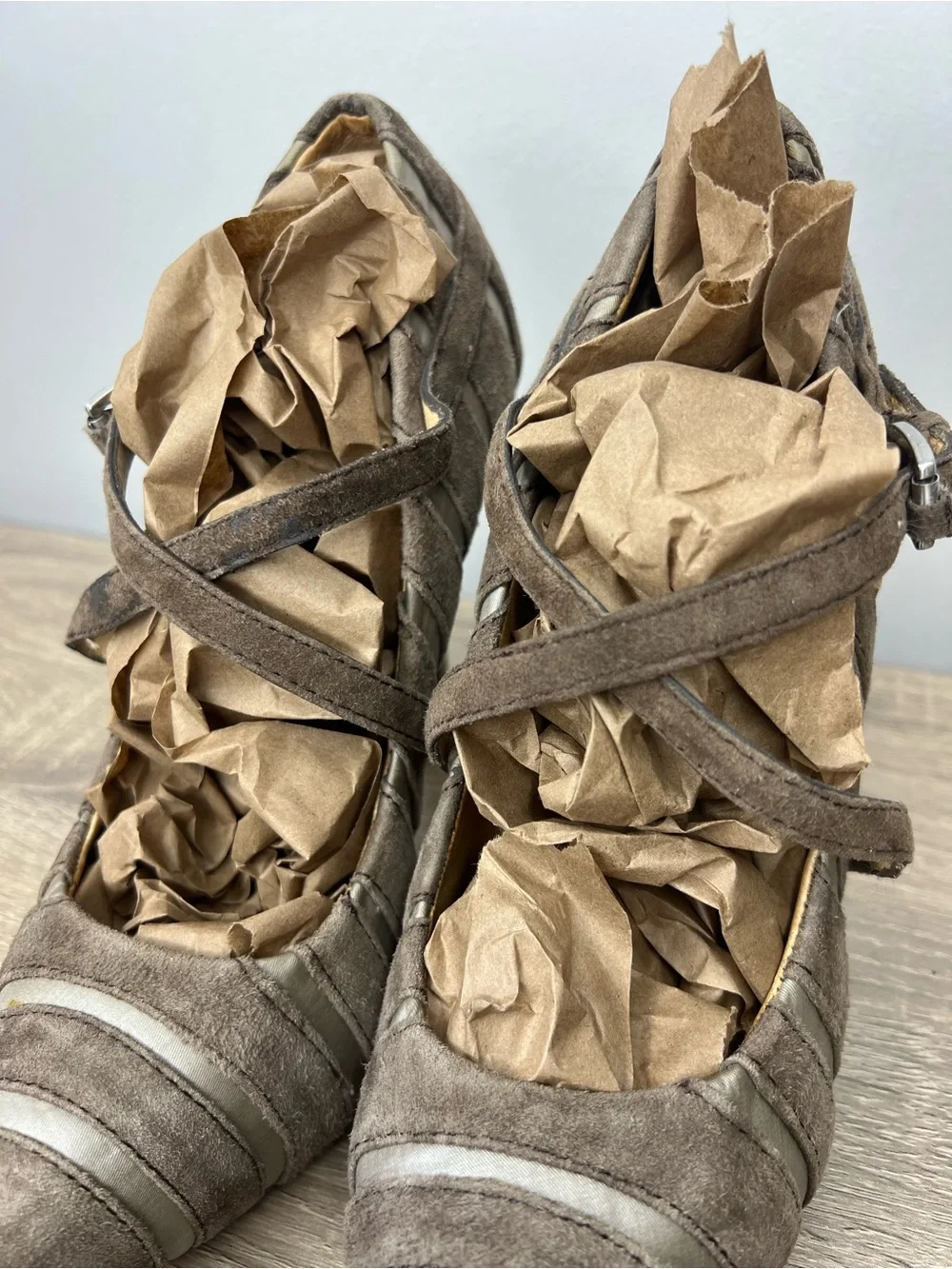 L.A.M.B. Gwen Stefani Taupe Suede & Satin Striped Mary Jane Pumps Size 7.5M
